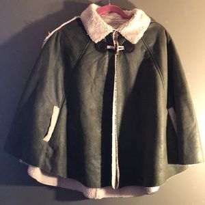 Entro Green  Faux Suede Really Soft Furry Lined Caped 2 Pockets Sz: Medium